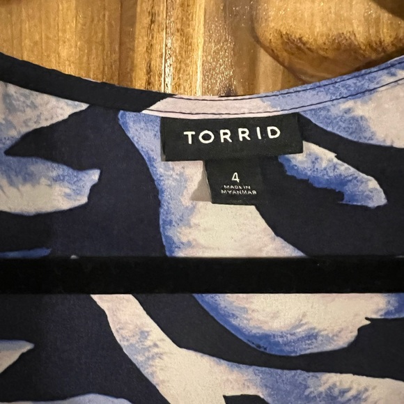 torrid size 4 water zebra flutter sleeve blouse - Picture 4 of 4